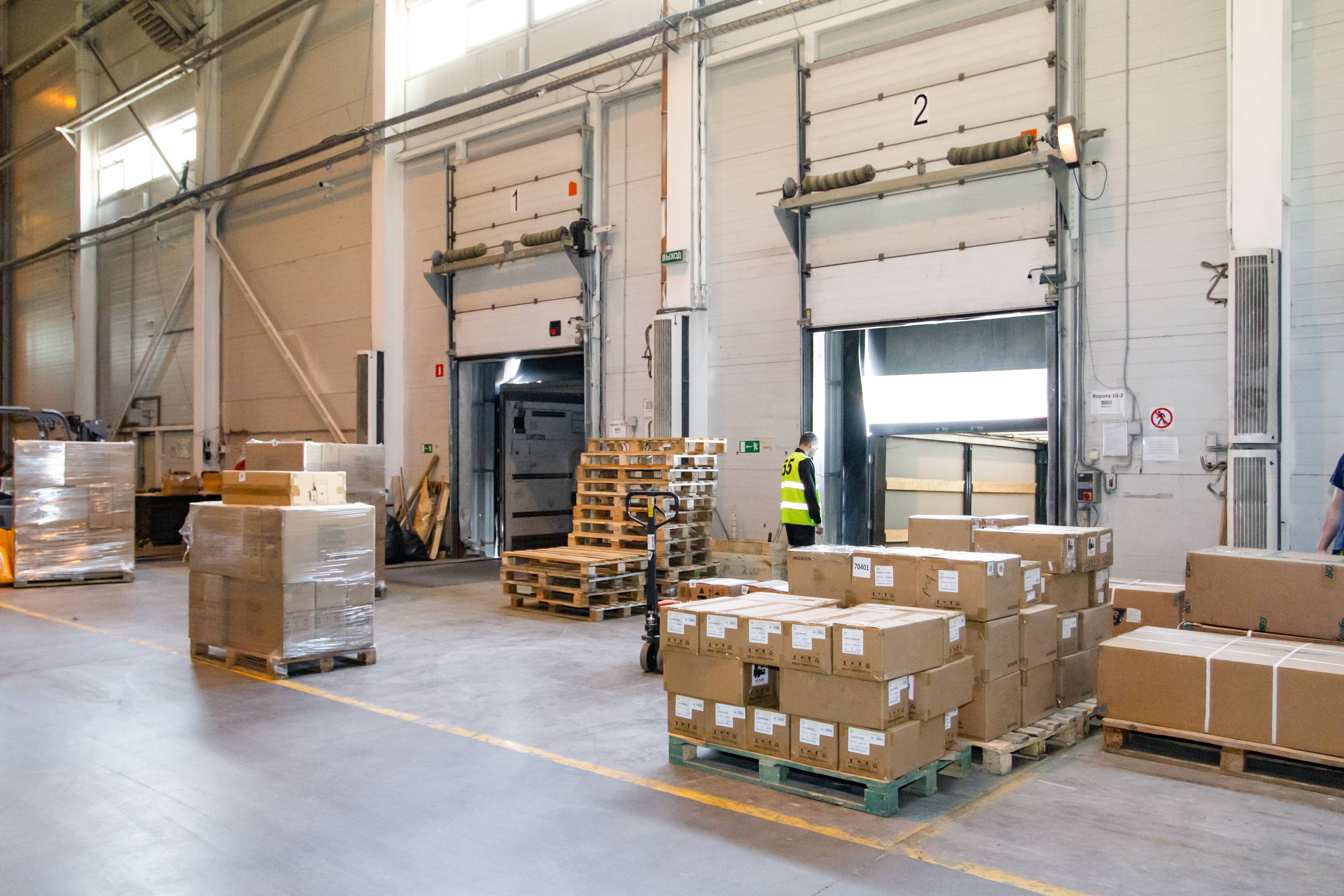Warehouse loading operation with material moving through the logistics flow.